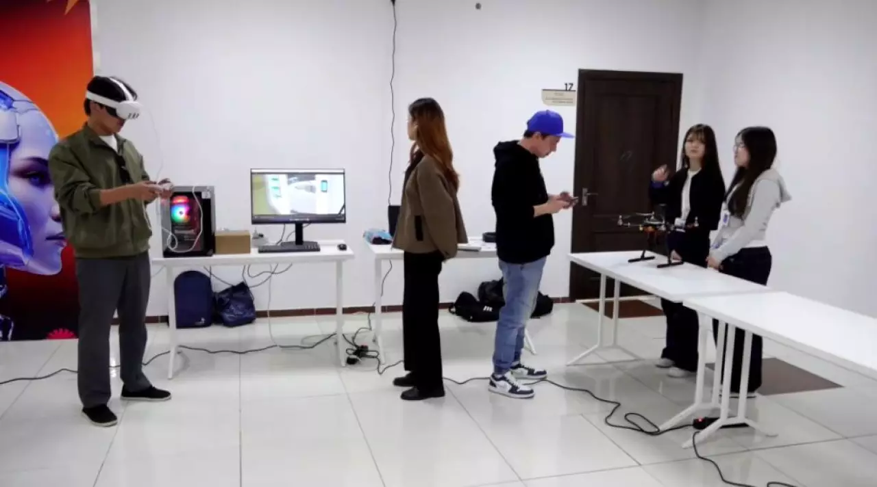 Дрон-рейсинг в Актау: киберспортсмены вышли на цифровую трассу