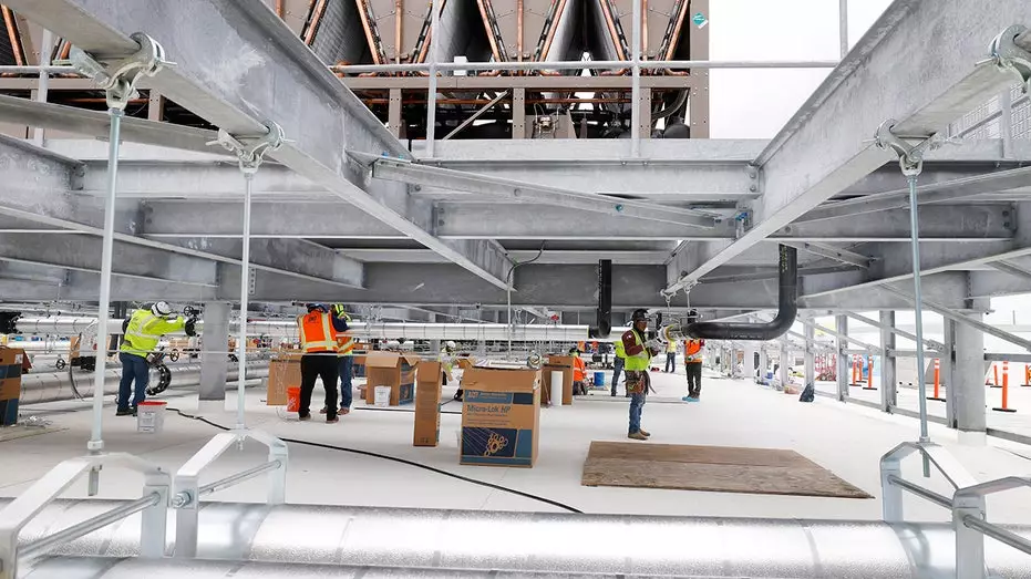 Экономический рост в США восстанавливается благодаря развитию ИИ и потребительским расходам в первом квартале.