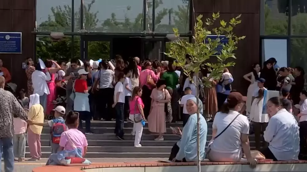 Запись в бесплатную секцию по плаванию вызвала небывалый ажиотаж в Шымкенте