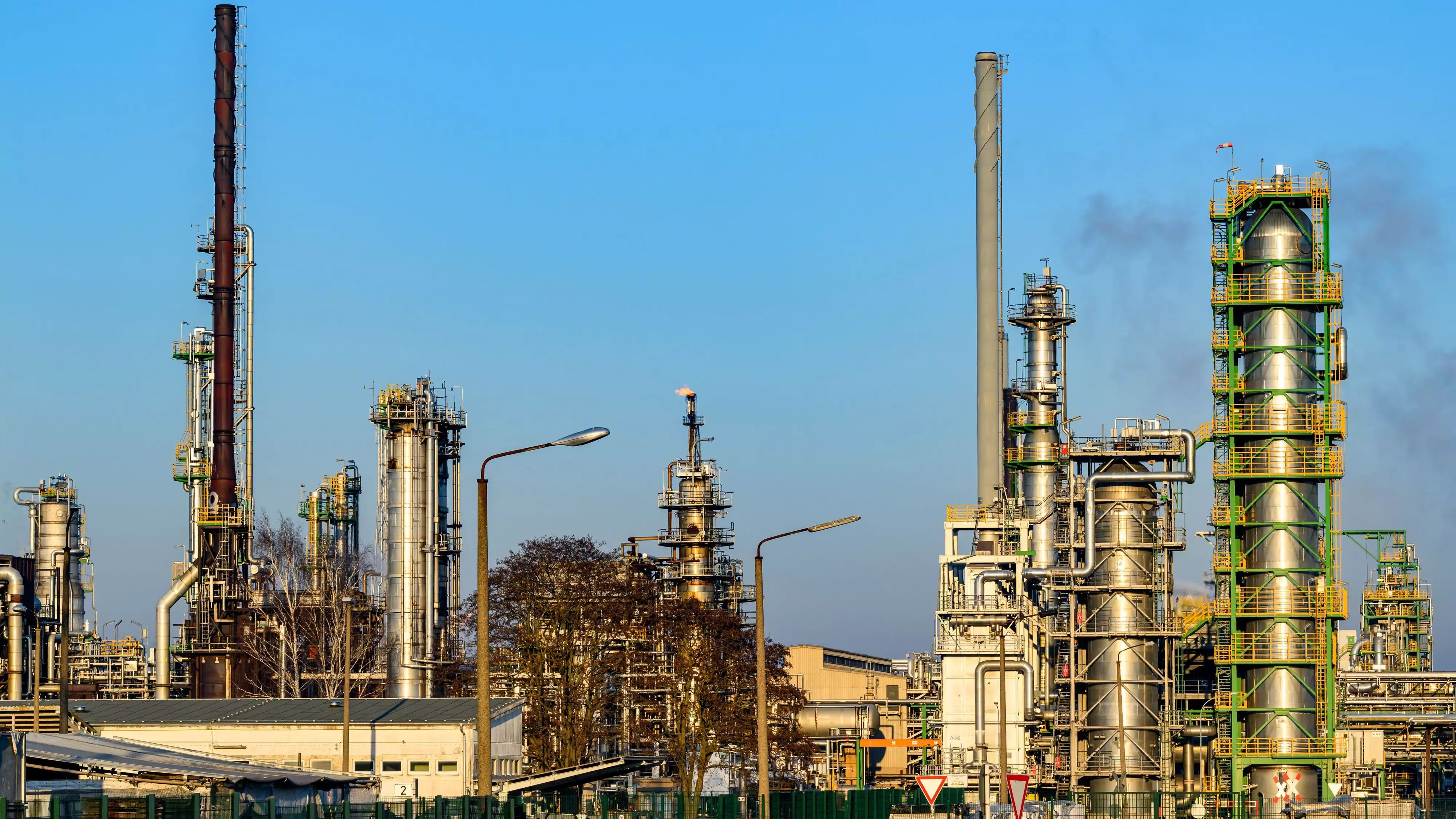 Нефтяной запрет на поставки из Казахстана ставит под вопрос стабильность обеспечения нефтеперерабатывающего завода ПЦК.