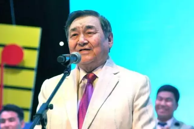 «Адам өледі, ажал қалады»: Ескендір Хасанғалиевтің ұлы әкесіне сағынышын жеткізді