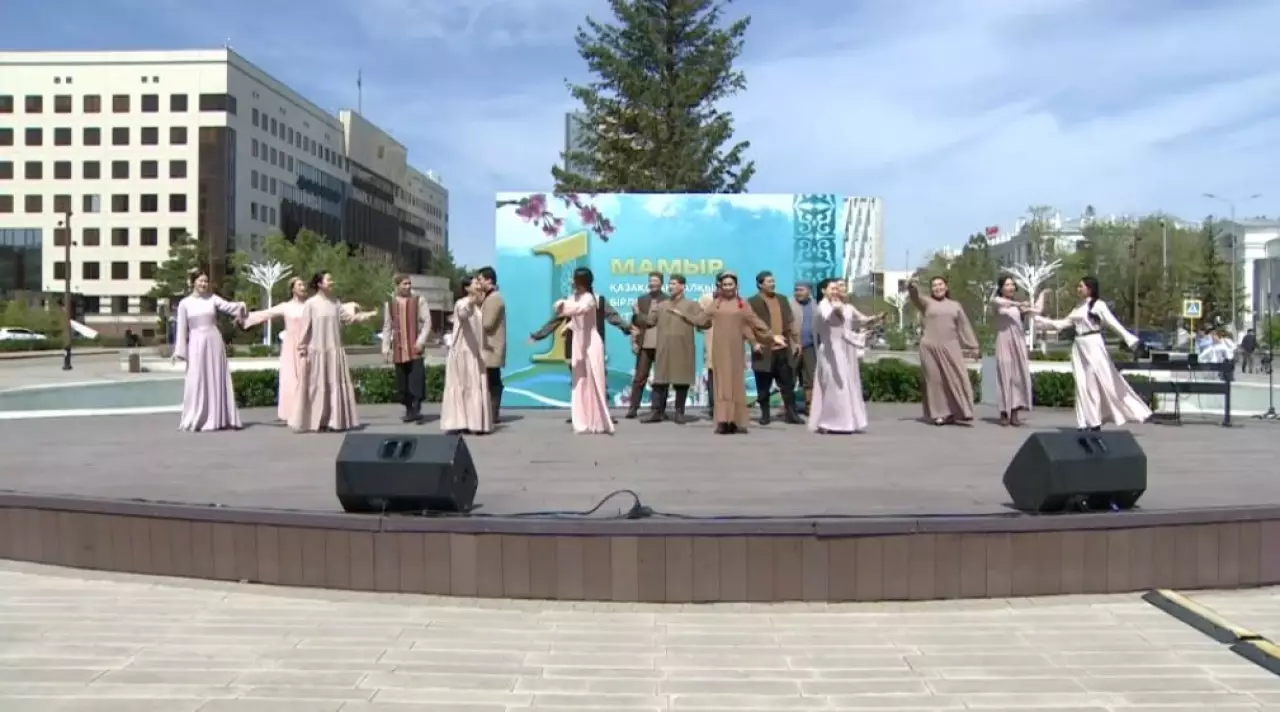 Астанада Қазақстан халқының бірлігі күні тойланып жатыр. Live