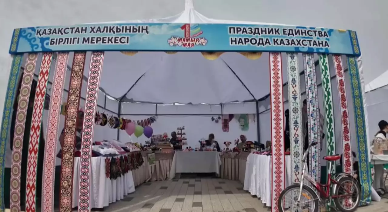 Петропавлда «Бір шаңырақ астында» мерекелік концерті өтіп жатыр. Live