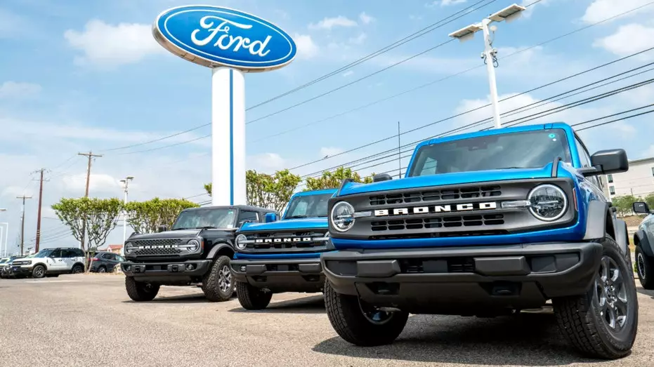 Ford отзывает более 179 000 автомобилей Bronco и Ranger из-за дефекта сидений.
