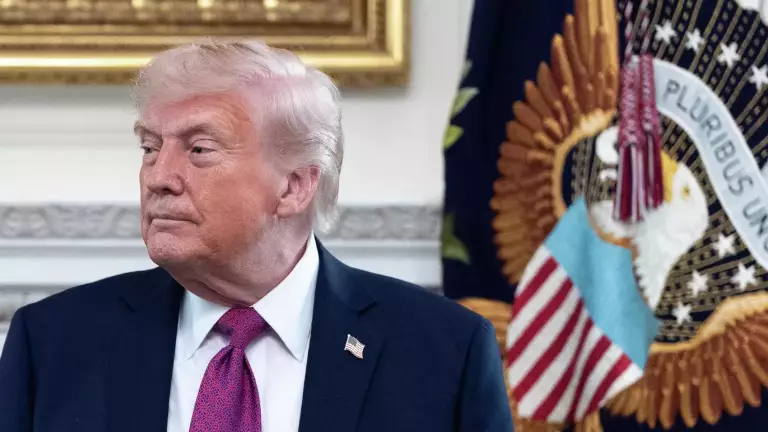 АҚШ Кубаға қарсы жаңа санкциялар енгізбек: Трамп жарлыққа қол қойды