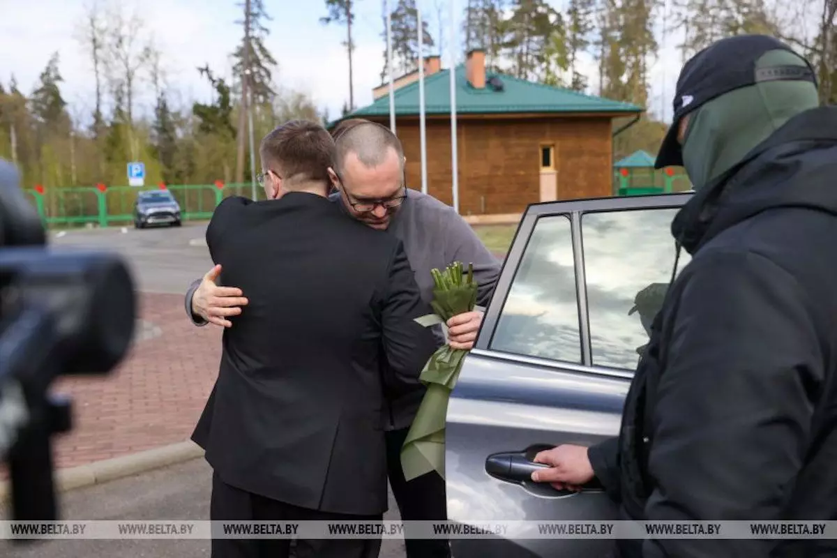 Токаев поблагодарил Лукашенко и Путина за содействие в освобождении казахстанца