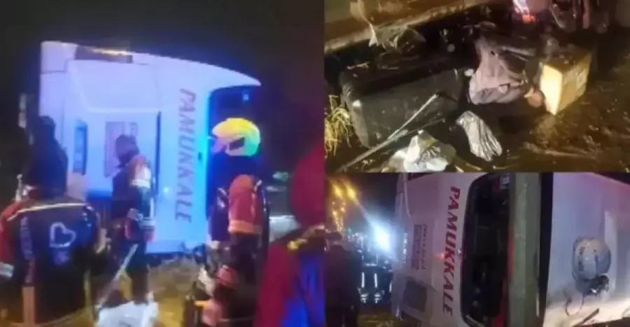 Түркияда автобус аударылып, үш адам қаза тапты 