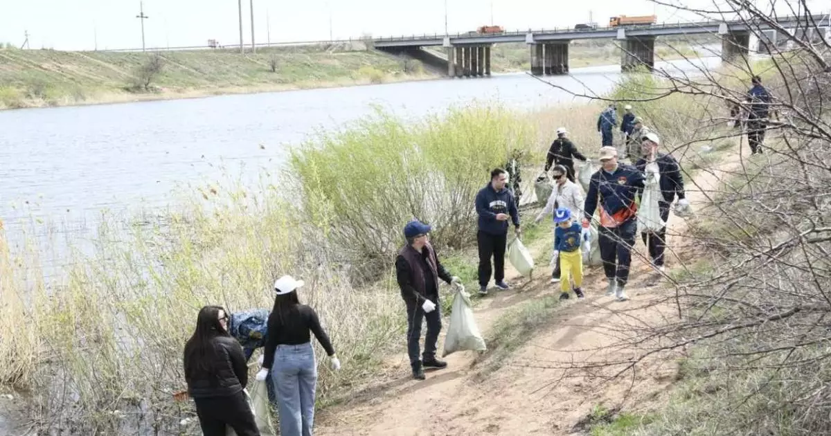  Су айдындары мен жағалауларды тазарту: елордада «Мөлдір бұлақ» экоакциясы өтуде 