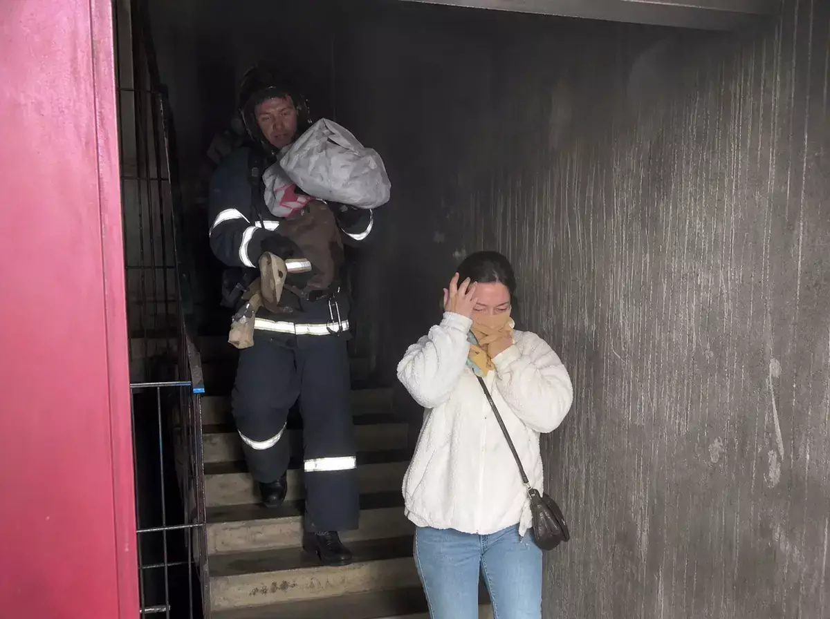 Пожар в многоэтажке Актау: спасатели эвакуировали 14 человек - новости на Lada.kz 02.05.2026