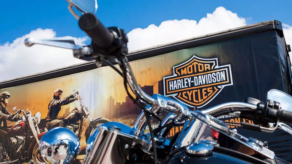 Harley-Davidson отзывает почти 90 000 мотоциклов из-за дефекта, который может привести к выбросу масла и травмам.