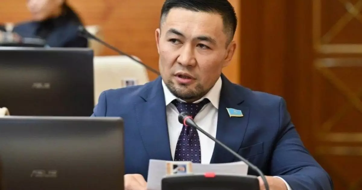  “Депутаттықтан кетсем, креслоны бірге ала кетем”: Ардақ Назаров мәлімдеме жасады 