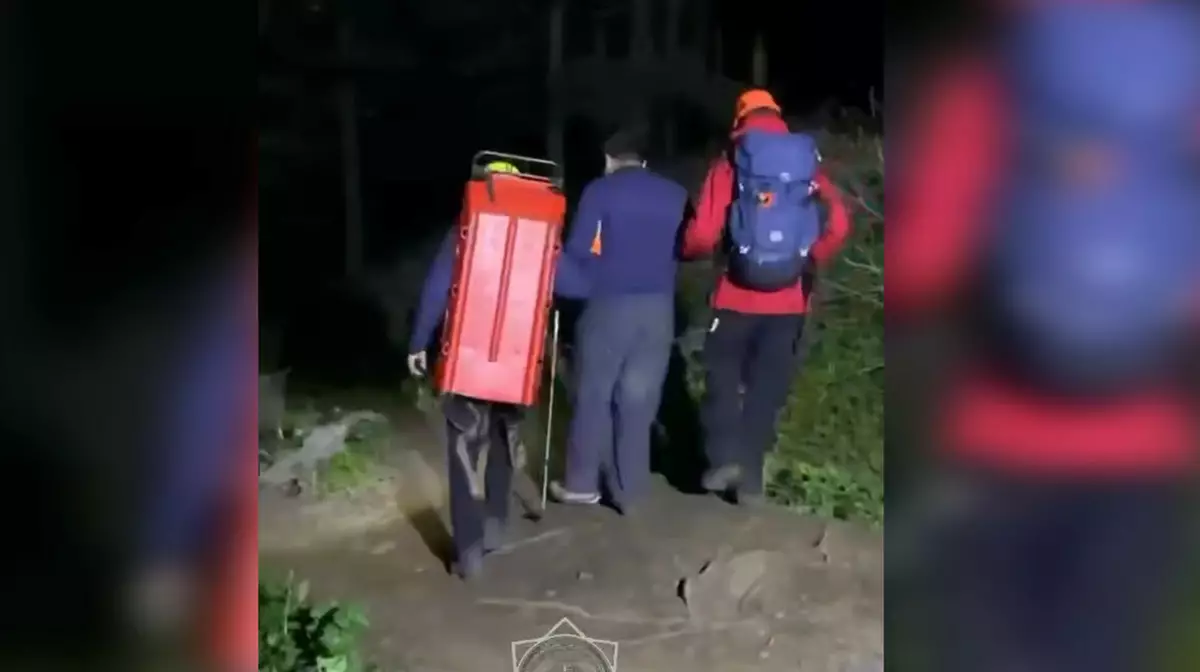МЧС эвакуировало 15-летнего подростка из ущелья Алма-Арасан после падения с обрыва
