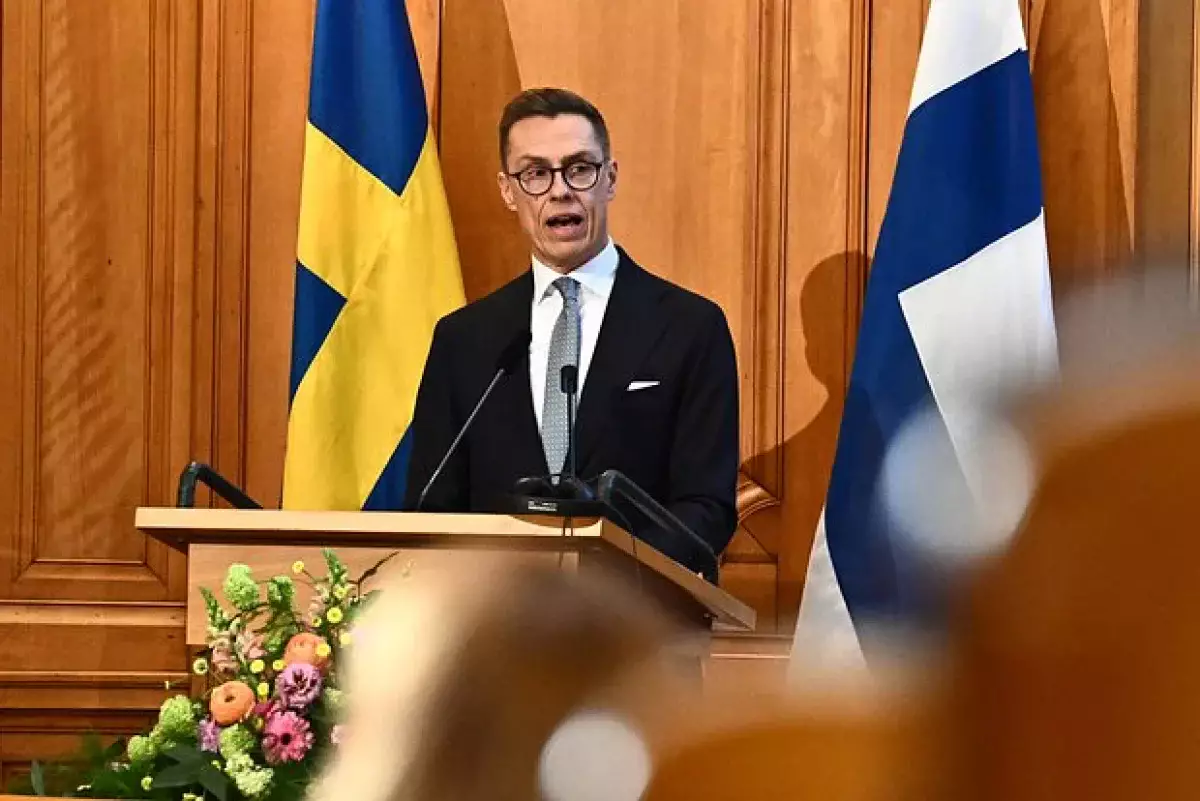 Президент Финляндии случайно попал за решетку вместе с женой
