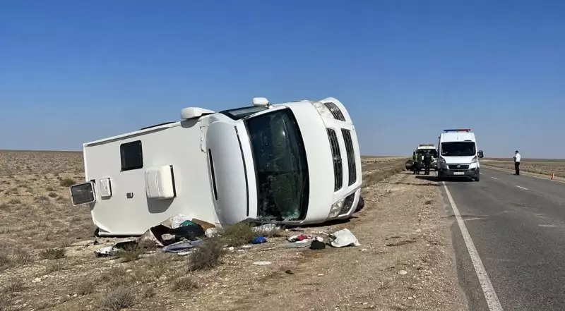 Автодом с туристами из Швейцарии перевернулся на трассе в Казахстане