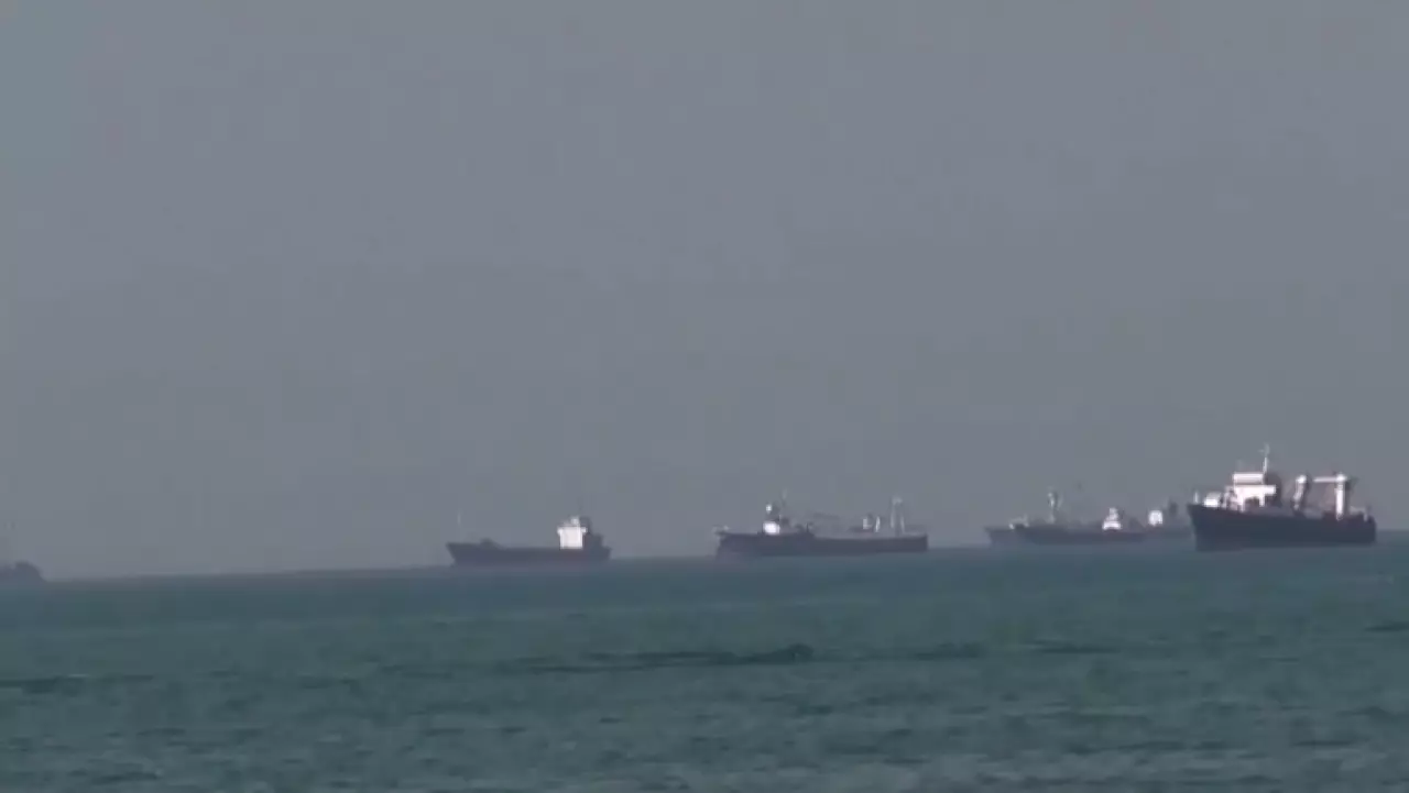 США начнут выводить застрявшие суда из Ормуза