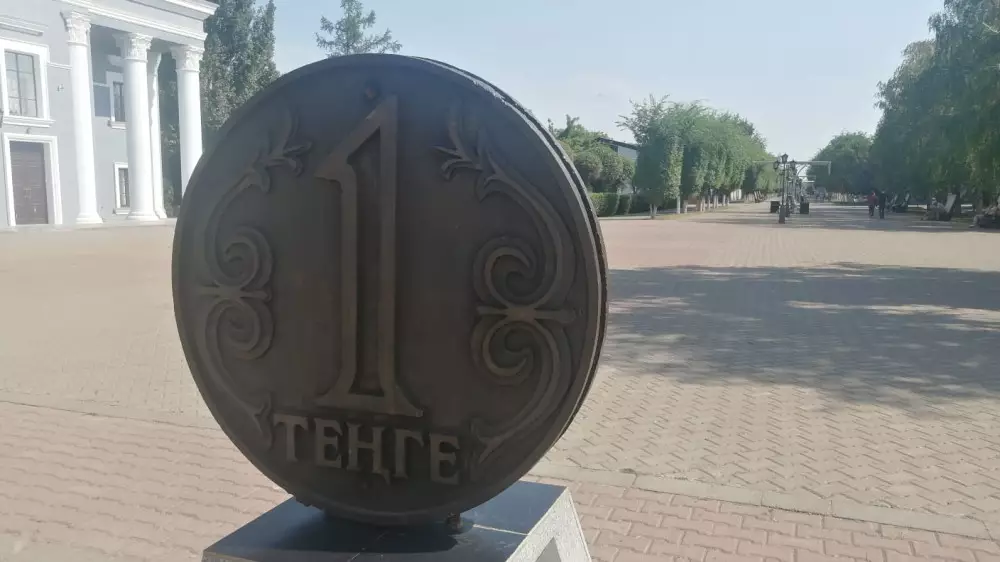 Жоғары базалық мөлшерлеме көпшіліктің мүддесі үшін: сарапшы Қазақстанның экономикасы туралы айтты