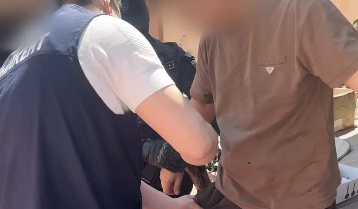 Обещал отменить проверку: в Шымкенте задержали лжеборца с коррупцией