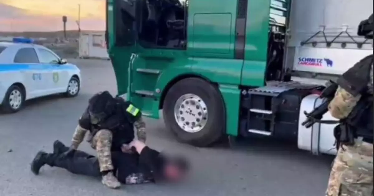  Павлодарда жүк көлігімен адамдарды шекарадан заңсыз өткізбек болған күдікті ұсталды 