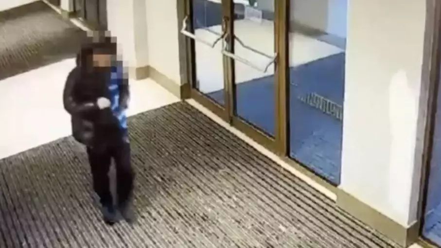 Астанчанин покинул мечеть в дорогостоящей куртке одного из прихожан