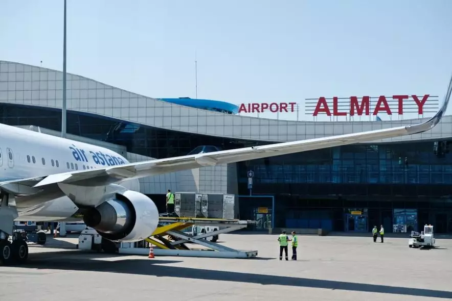 В аэропорту Алматы объяснили подтопление терминалов после ливня