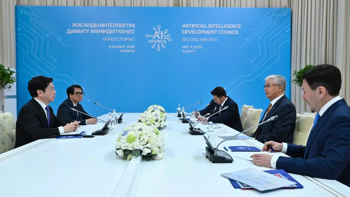 ЖИ саласындағы серіктестік: Президент инвесторлармен кездесті