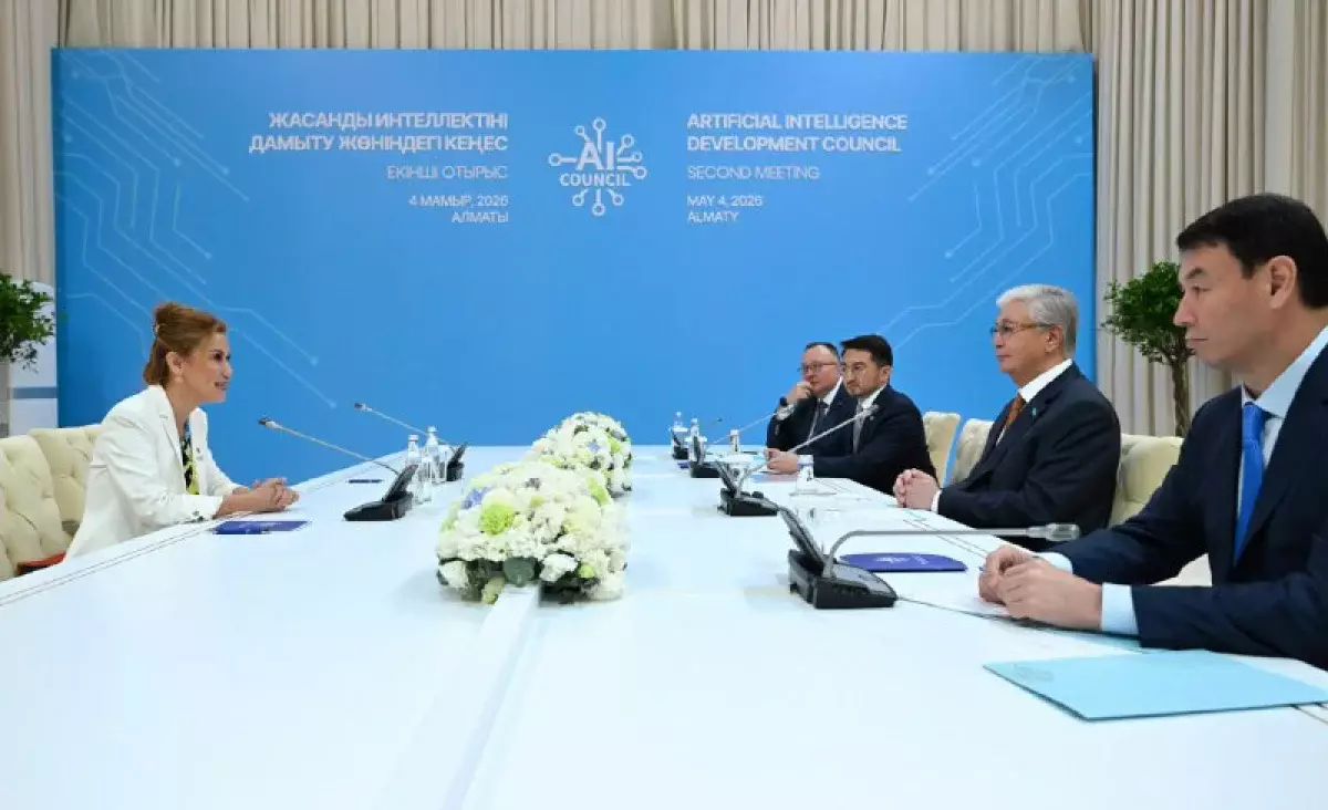 Мемлекет басшысы Dubai World Trade Center атқарушы вице-президенті Трикси Лохмирмандты қабылдады