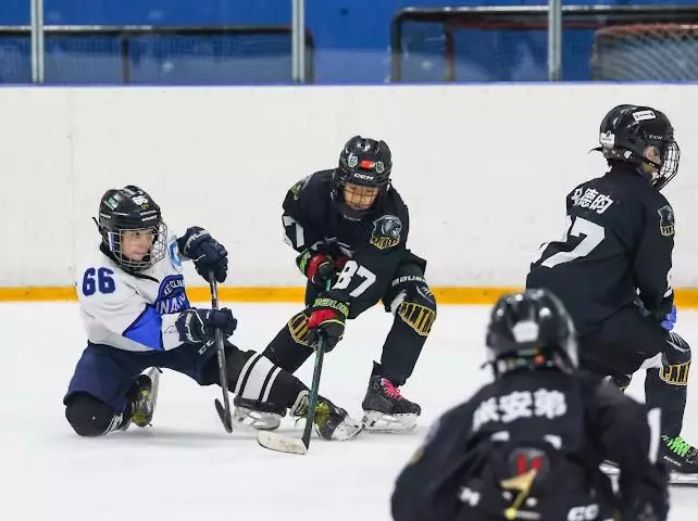 5 елден 200-ден астам жас хоккейші Almaty Nova Cup 2026 турнирінде бақ сынады