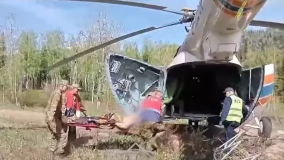 Тяжелобольного мужчину вывезли из горной местности ВКО