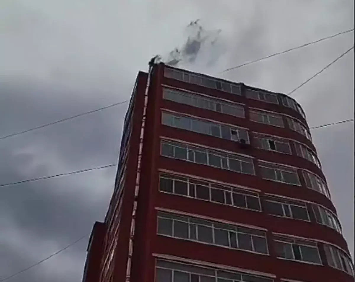В Кокшетау тушили пожар в кафе, расположенном в жилом доме