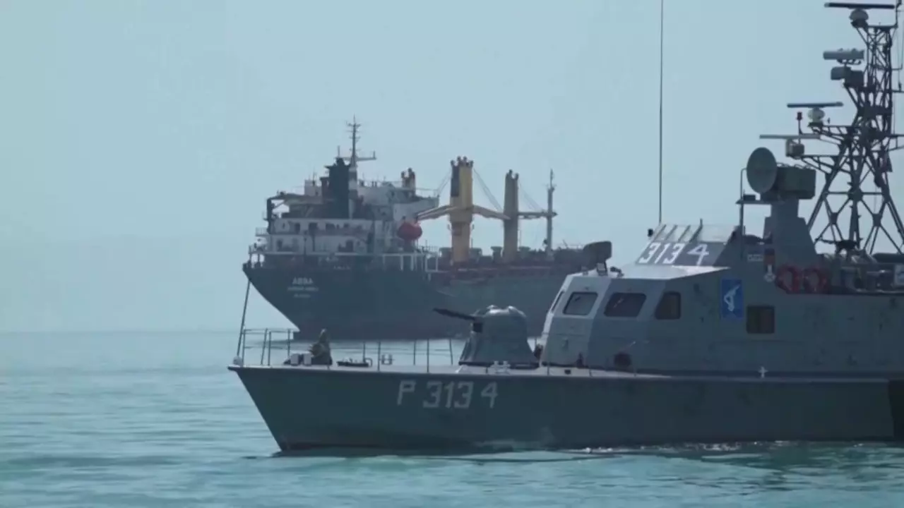 Иран АҚШ кемесін атқылады