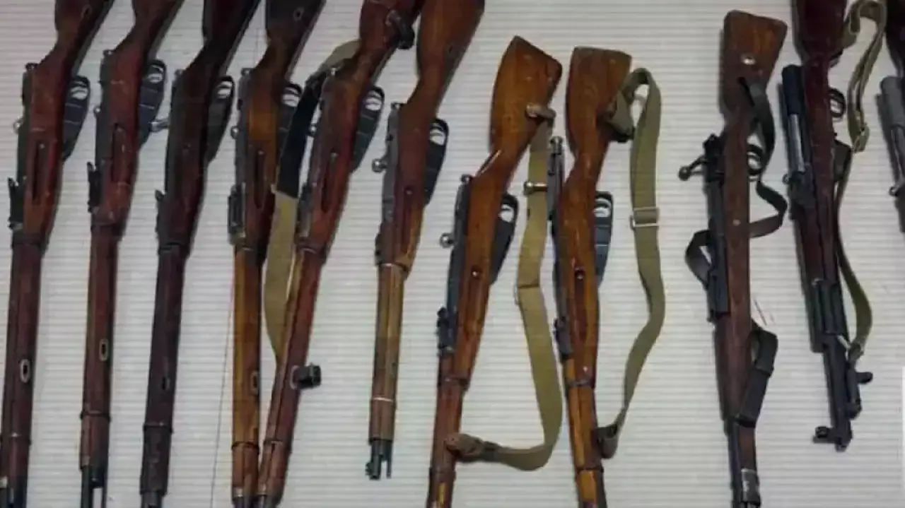 67 атыс қаруы: Алматыда Сайран жағалауынан қару-жарақ табылды