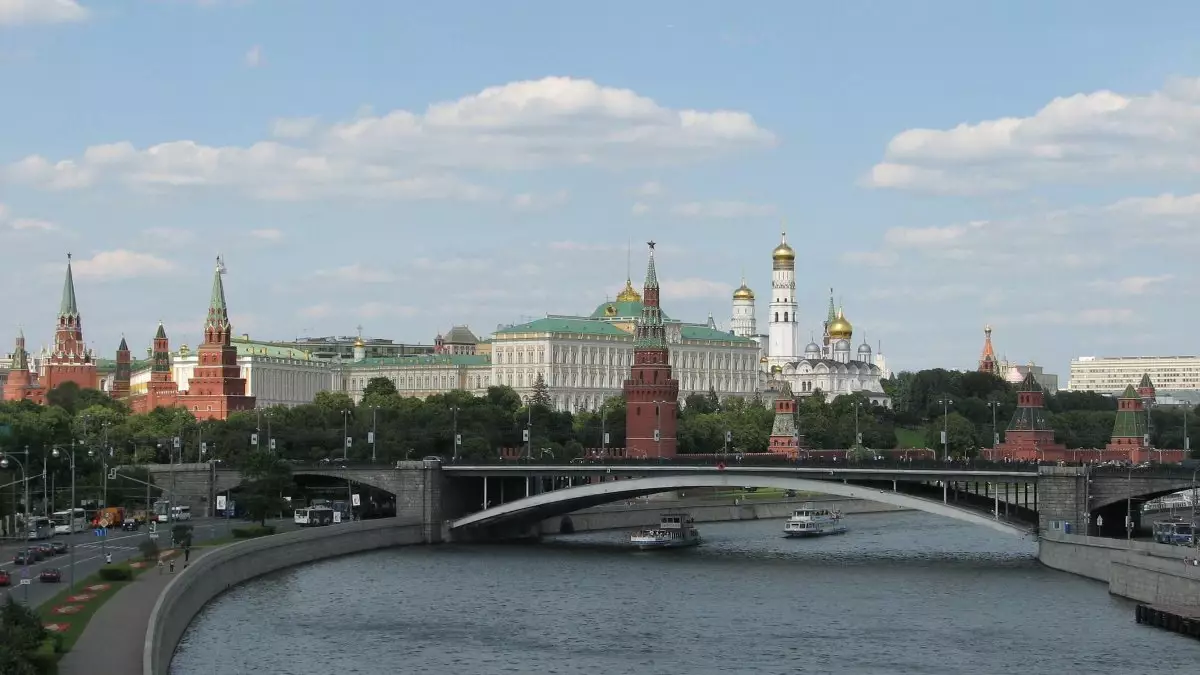 Ресей Украинамен соғыста Жеңіс күніне бітім жариялап, атыс шығармауды ескертті