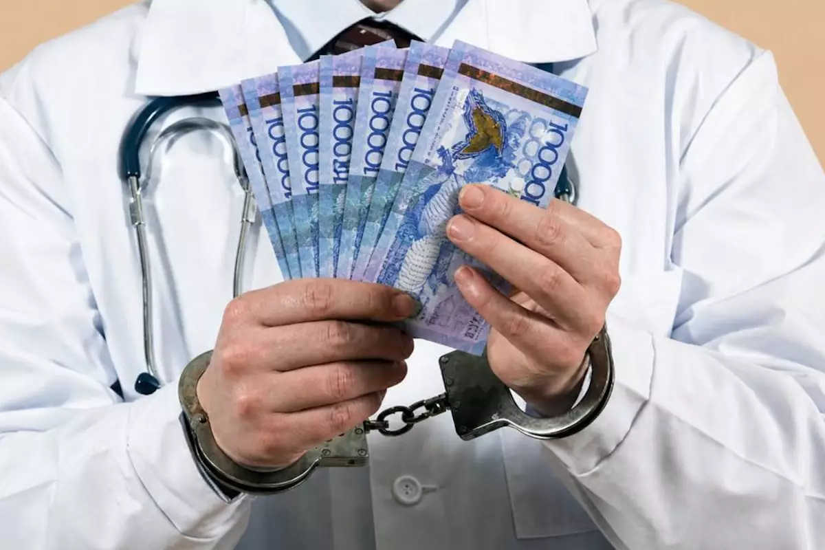 ​Врач обещал призывникам «решить вопрос» с армией и получил приговор​