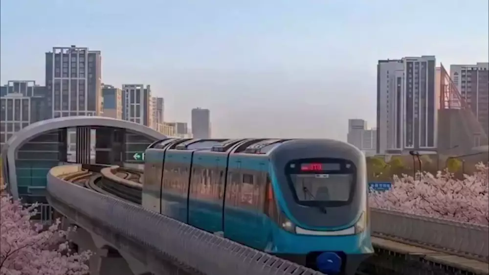 20 лет ожидания, поезд над городом и билет за 200 тенге: каким получился LRT в Астане