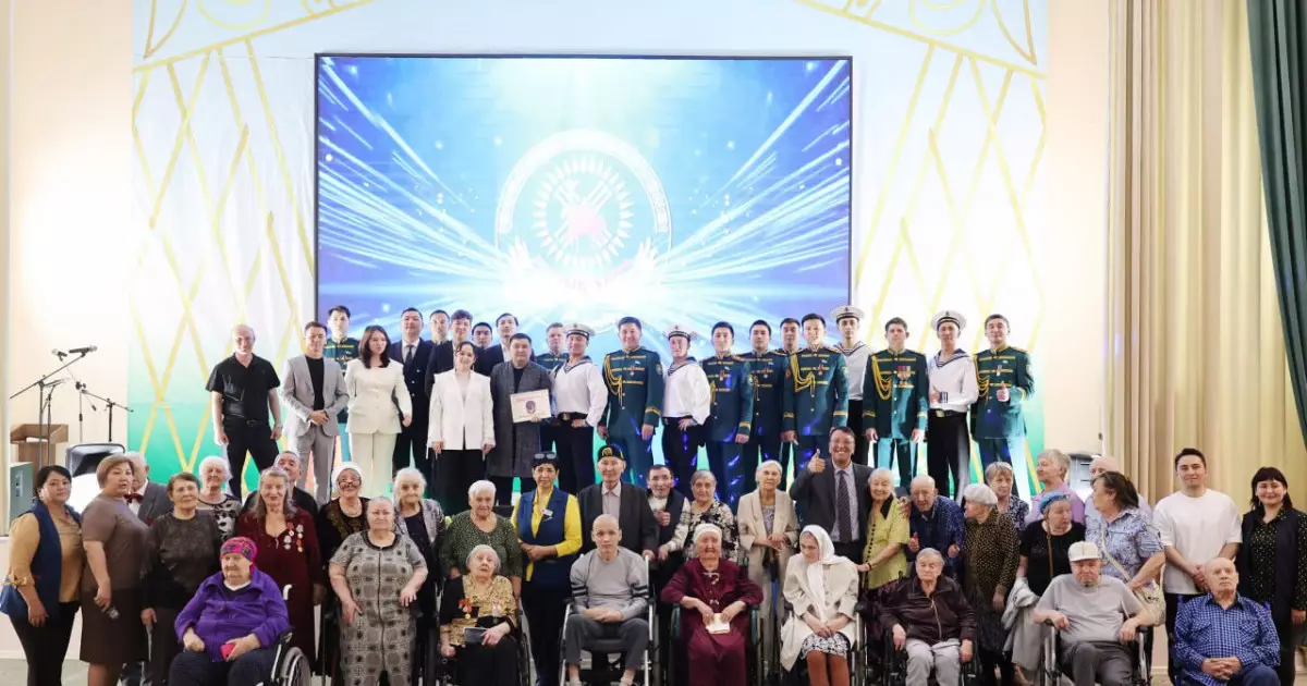  Ұландықтар Жеңіс күні қарсаңында қарттарға концерт қойды 