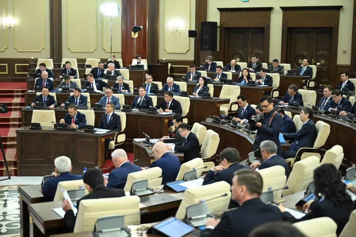 Қазақстанда депутаттарға мінберді жеке мәселелер үшін қолдануға тыйым салынады