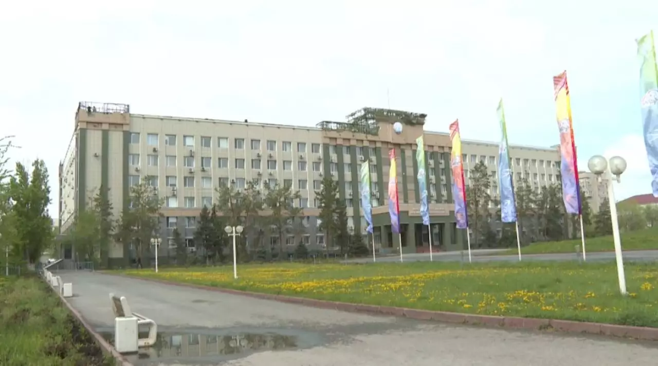 Ақтөбедегі әкімдіктің өртенген шатырын жөндеуге 90 млн теңге қажет