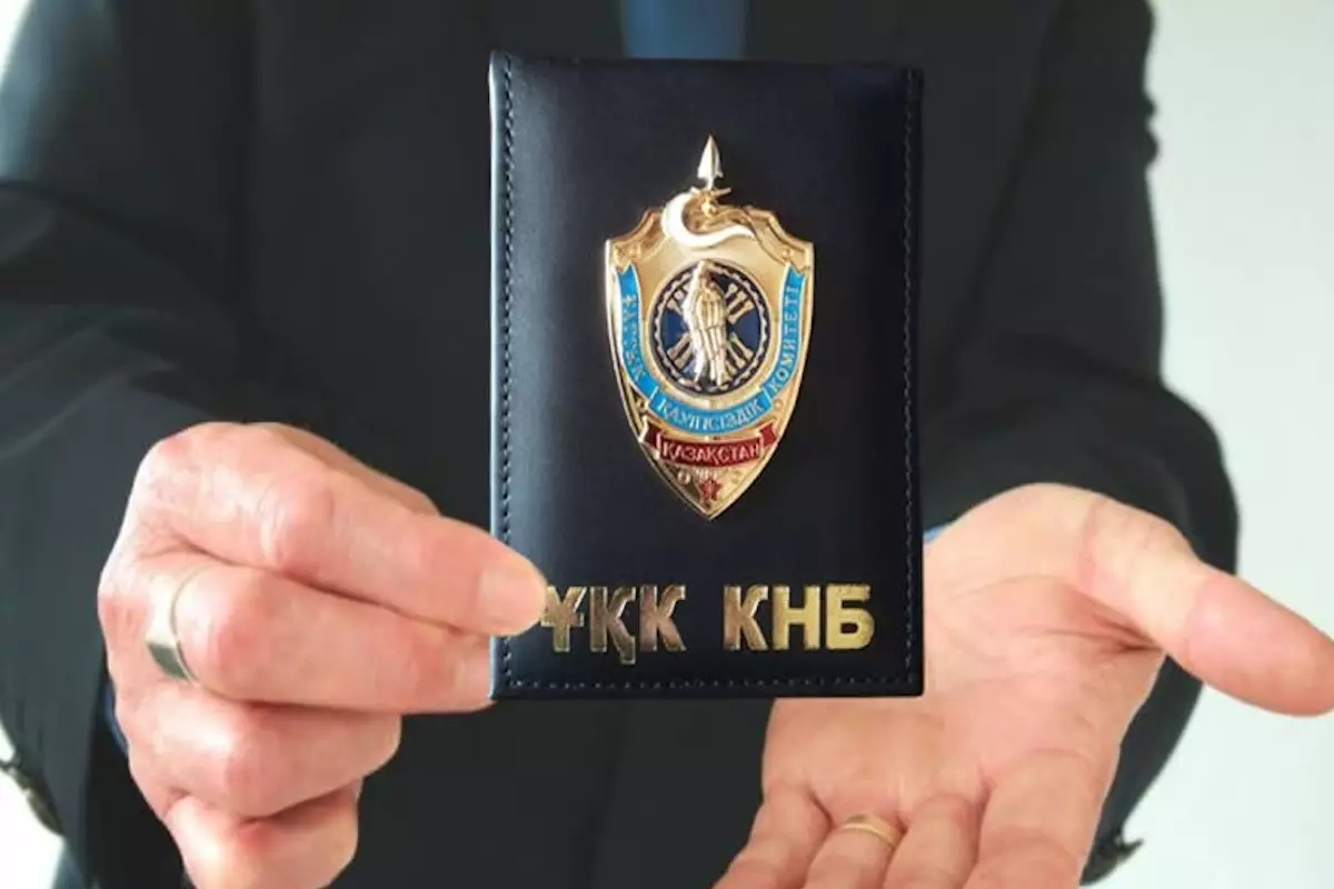 В Алматы мужчина с «корочкой КНБ» попытался запугать женщину