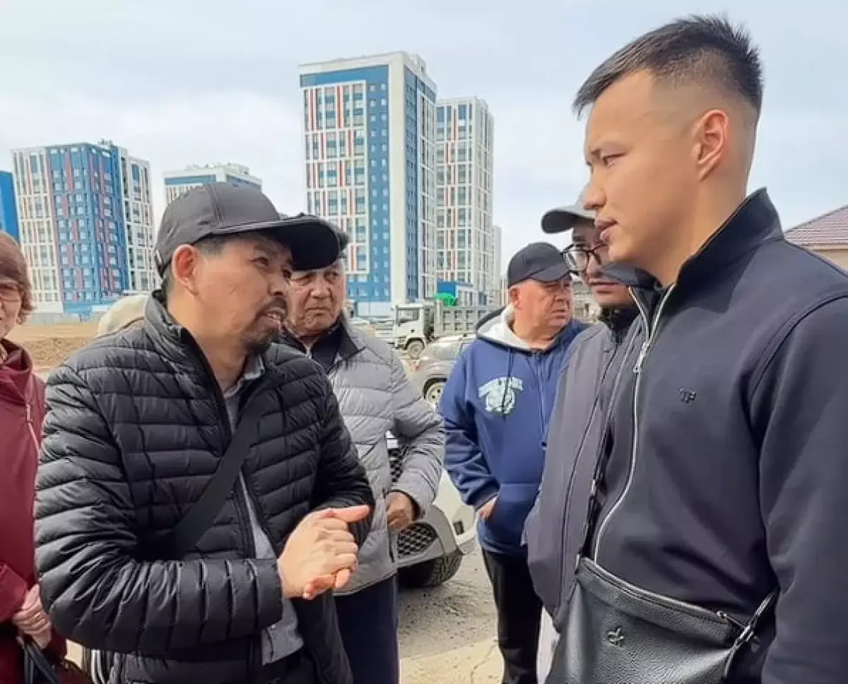 «Может, все идеально?» – ответ чиновника рассмешил жителей проблемного ЖК в Астане