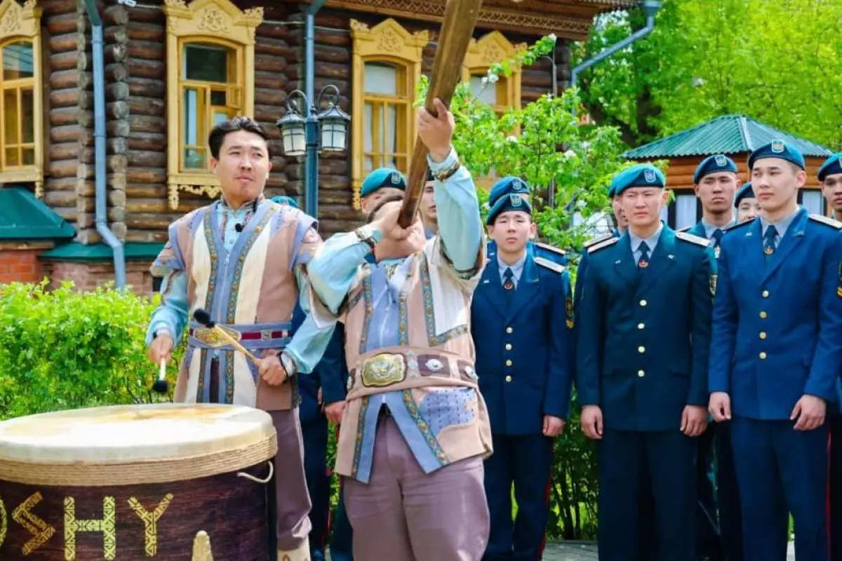  Елордалық курсанттарға әскери мақсатта қолданылған сирек музыкалық аспаптар көрсетілді 