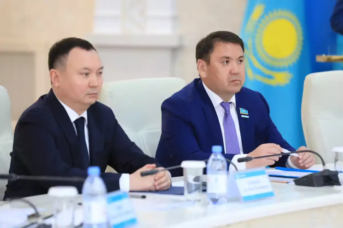 «AMANAT» алаңы: Ақтөбеде тұрғын үй саласының өзекті мәселелері ашық талқыланды