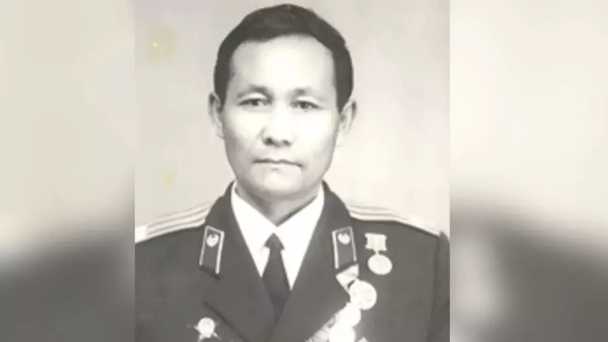 Тоқаев соғыс ардагері Кенжебай Мәденовке “Халық қаһарманы” атағын берді