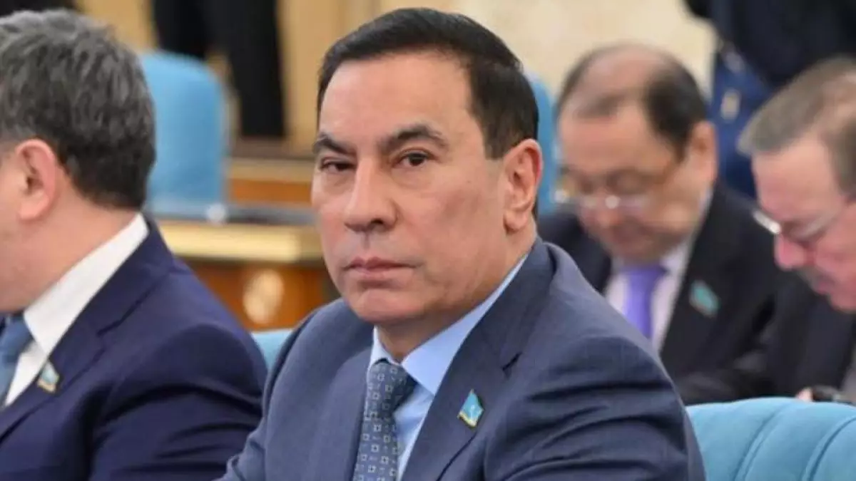  Сенатор Зәкіржан Кузиев: Қазақстандағы жердің 75%-ы сорға айналды 