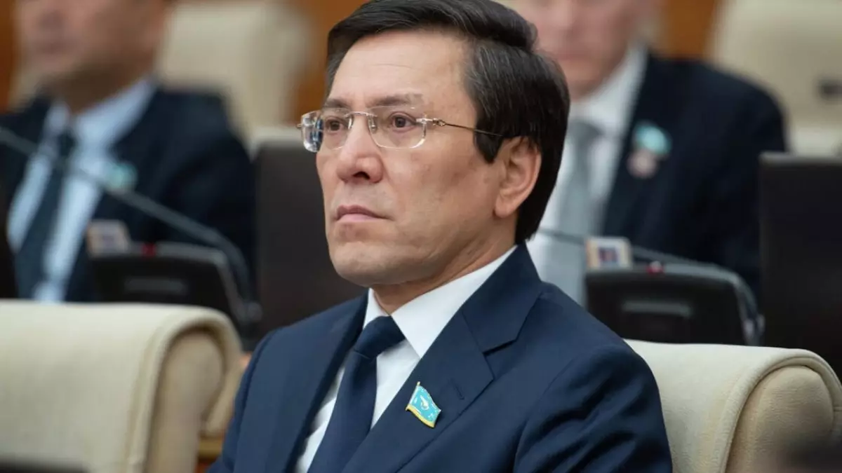  «Халықтың емес, туысының мәселесін көтереді»: депутаттарға сын айтылды 