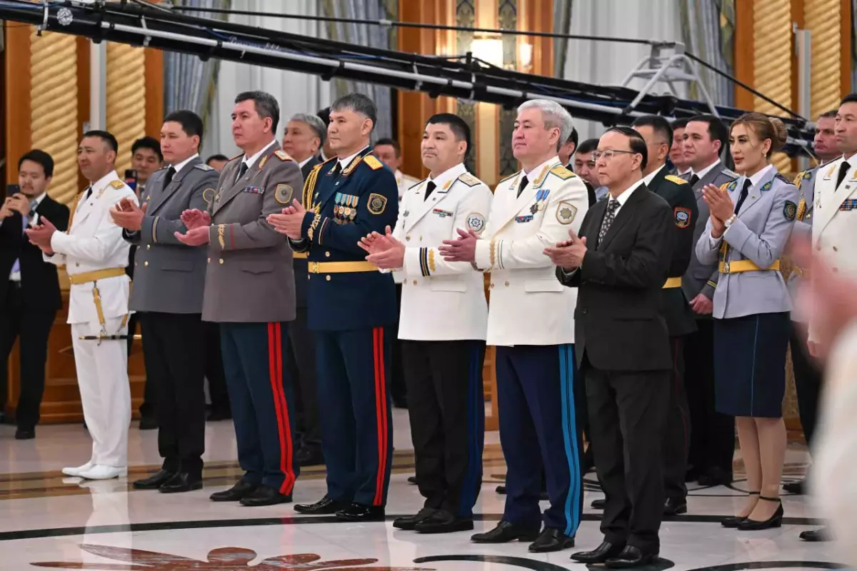 «Халық қаһарманы» Кенжебай Мәденовтің ұлына Алтын жұлдыз бен «Отан» ордені табысталды