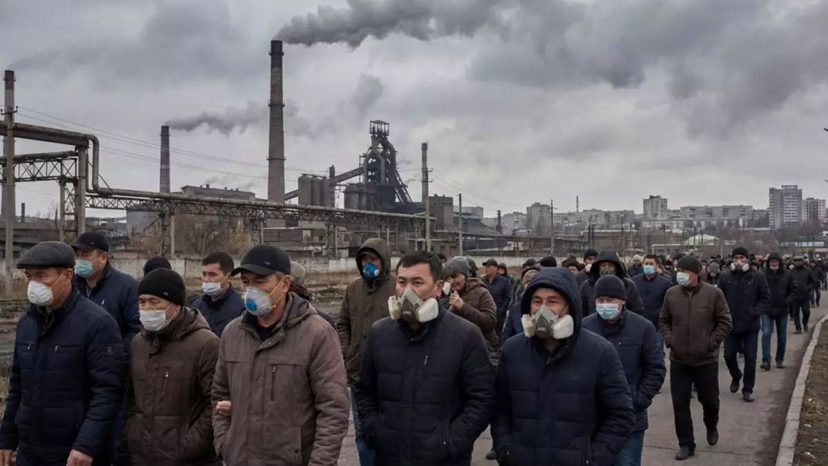 Ожоги горла, "Казцинк" и смог: в Усть-Каменогорске борются за право дышать