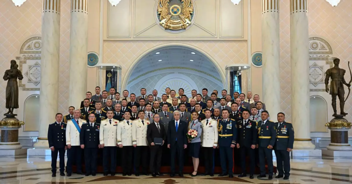  Президент ел қауіпсіздігіне үлес қосқан бір топ азаматты марапаттады 