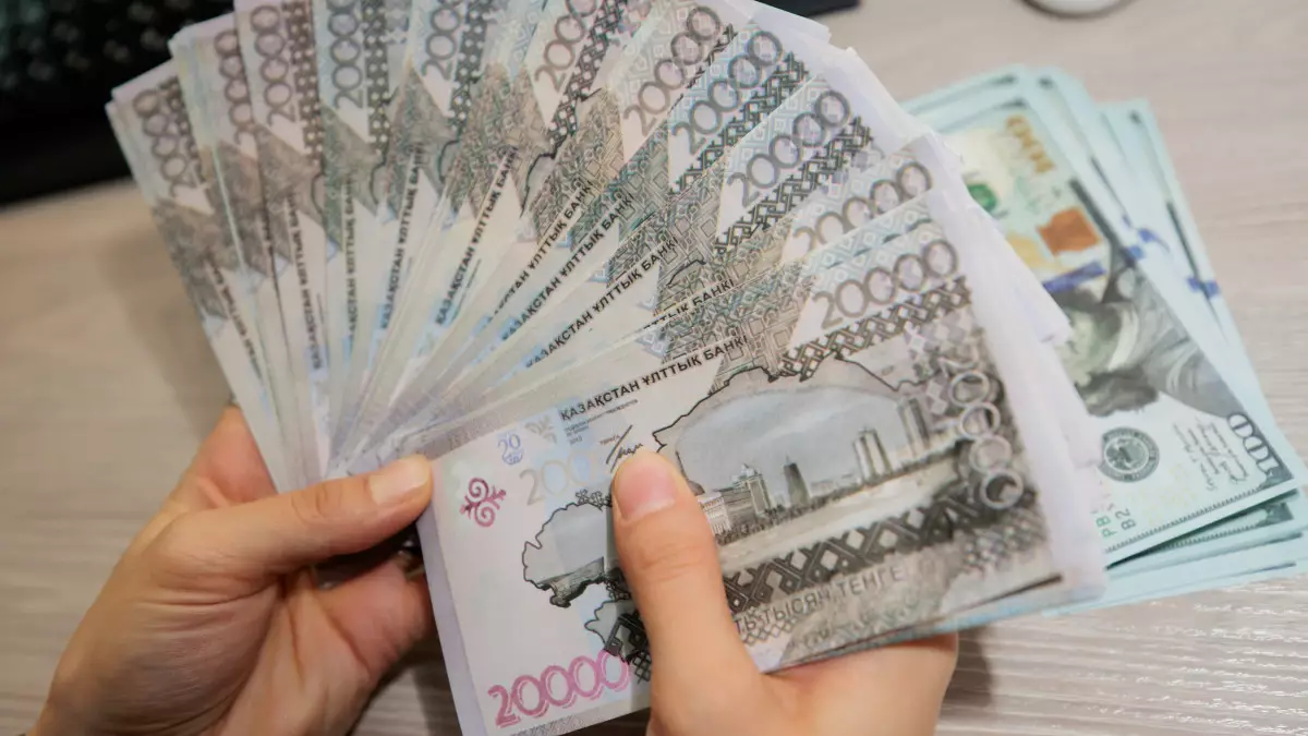 618 мың теңге: Астана шенеуніктерінің жалақысы халық табысынан 3 есе асып түсті