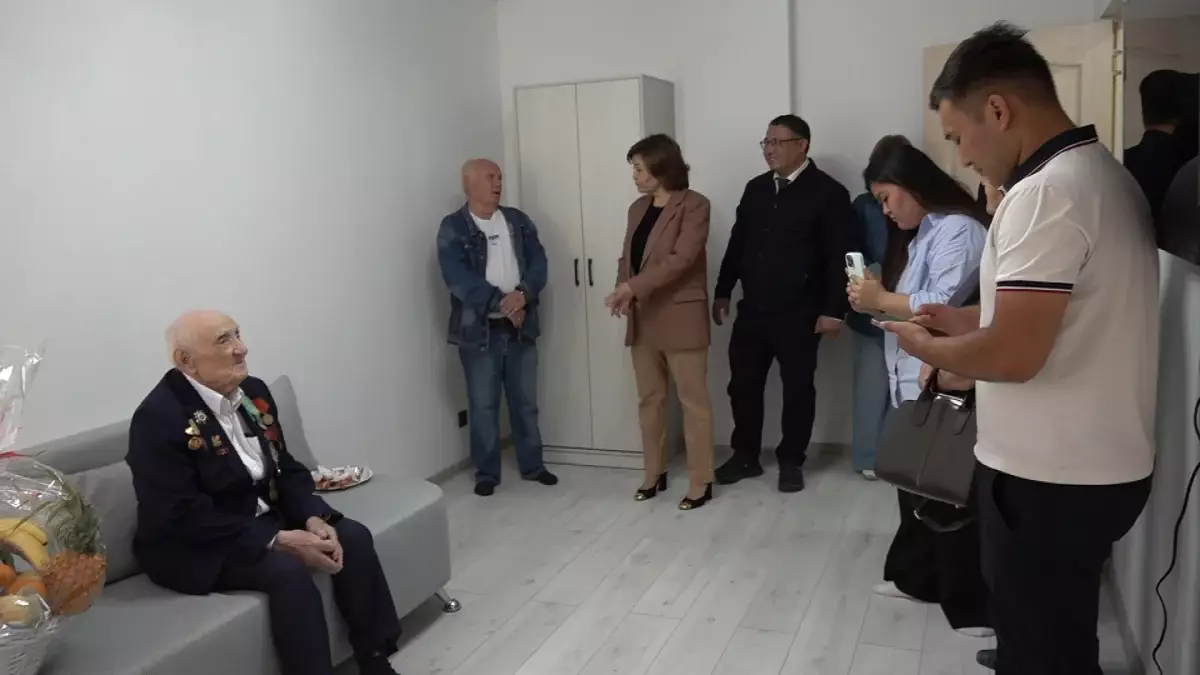 Алматыда өрттен зардап шеккен Ұлы Отан соғысы ардагерінің пәтері қалпына келтірілді