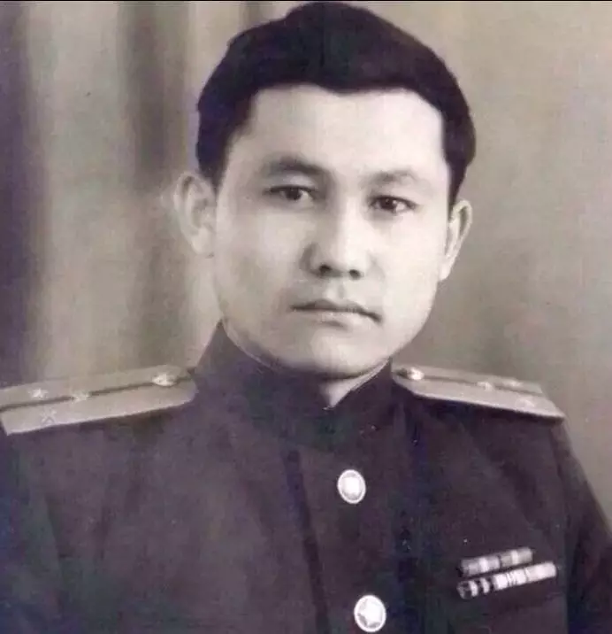 Казахский батыр, водрузивший знамя над ратушей Берлина: Кенжебаю Маденову присвоено звание «Халық қаһарманы»